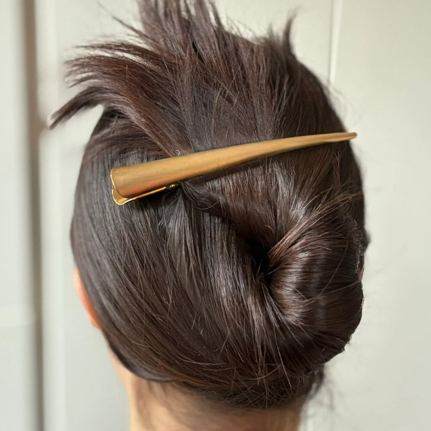 Grande pince à cheveux concorde métal brossé 13cm doré