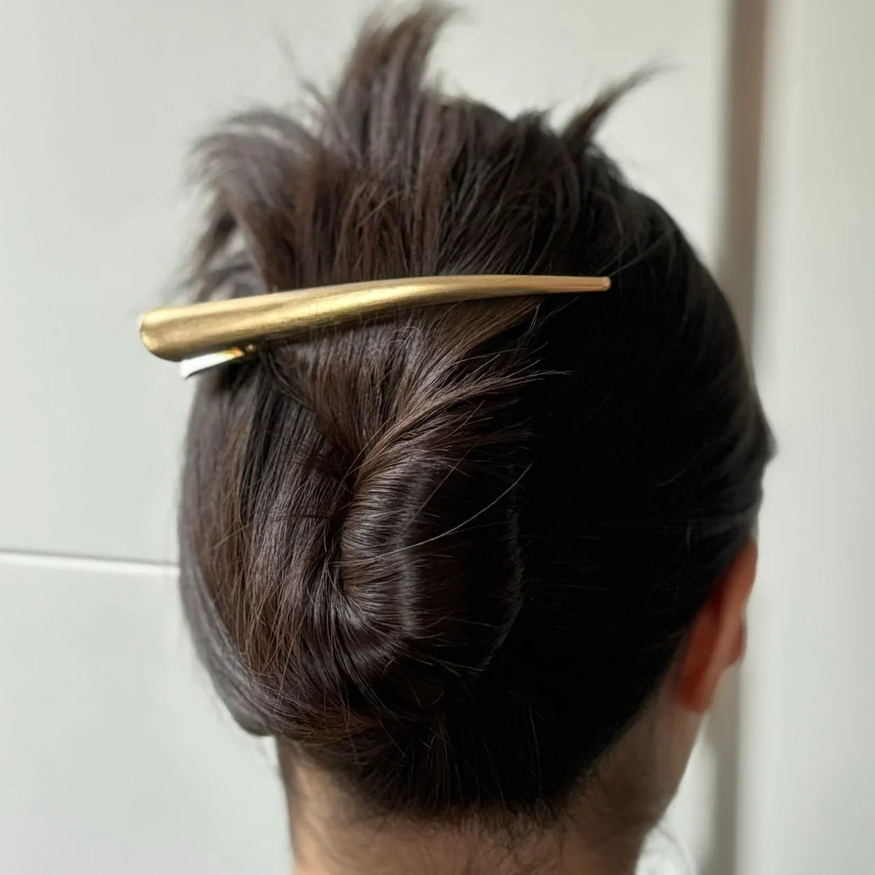 Grande pince à cheveux concorde métal brossé 13cm or