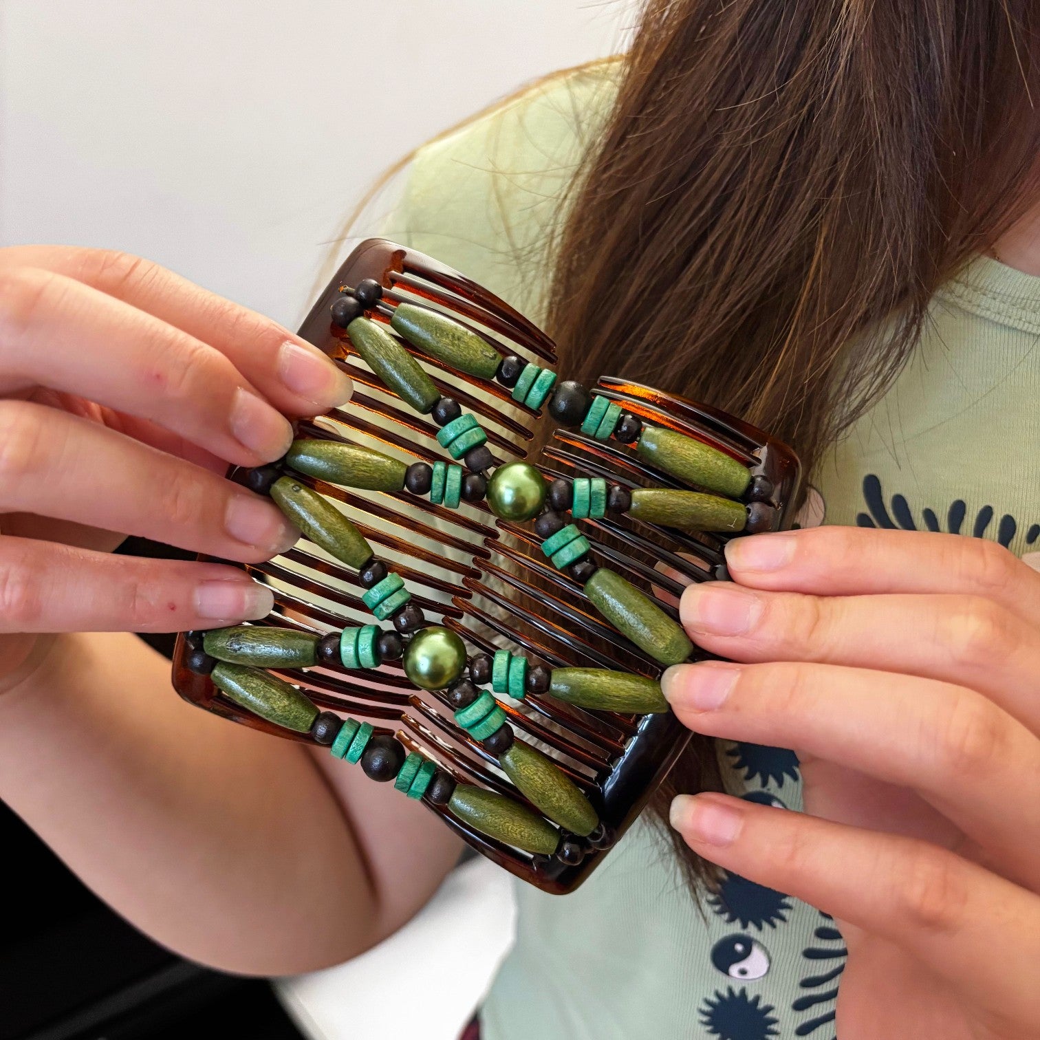 Peigne double cheveux - accessoire chignon en perles de bois vert