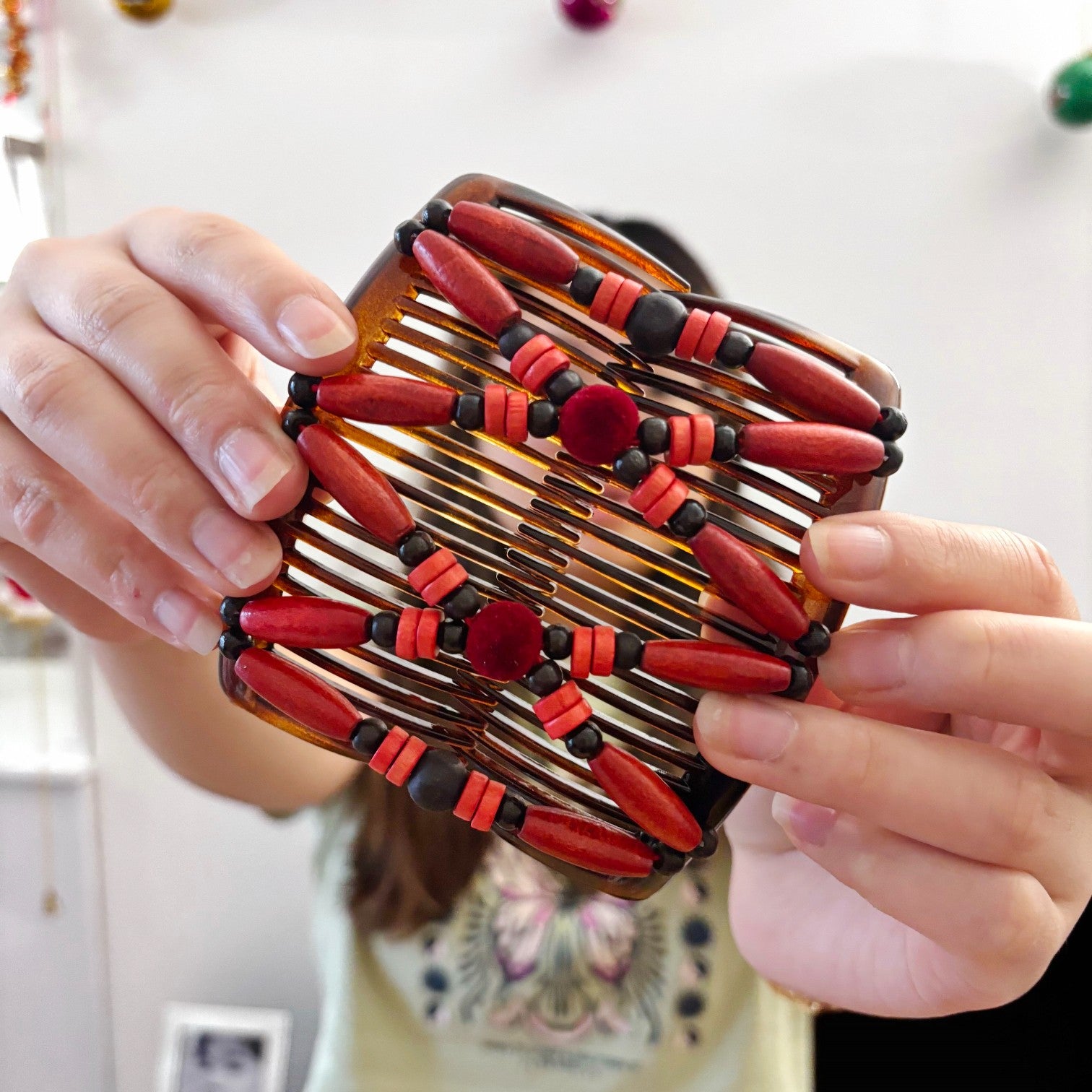 Peigne double cheveux - accessoire chignon en perles de bois rouge