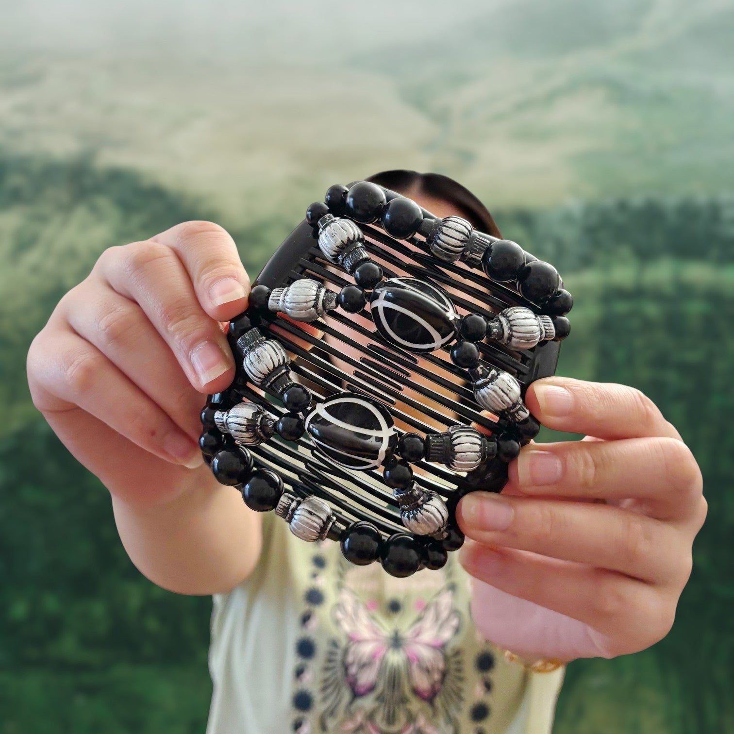 Double peigne cheveux élastique pour chignon - perles noires et argenté made in France