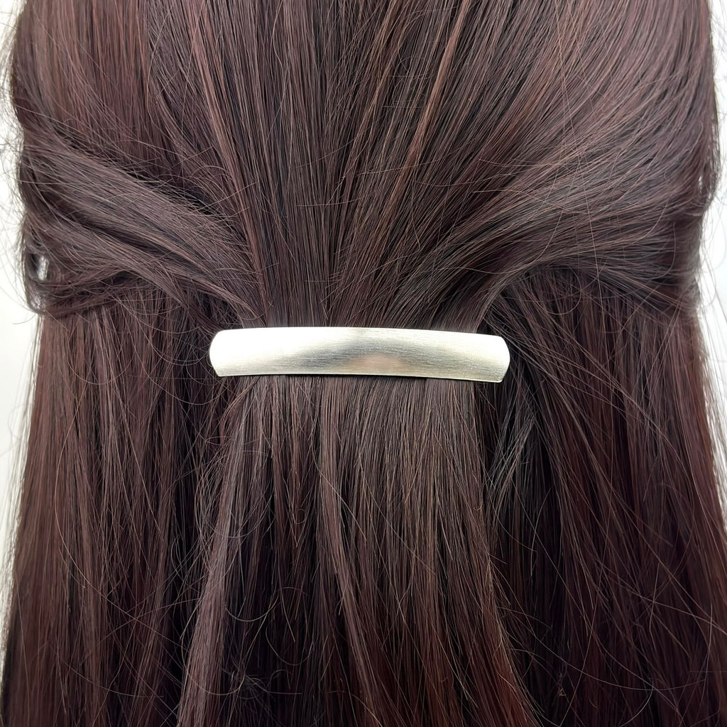 Barrette à cheveux courbe 6.5cm métal brossé argent cheveux fins