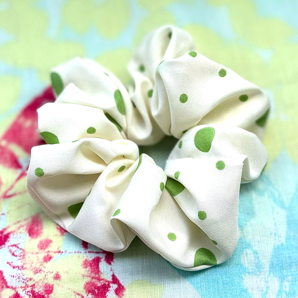 Gros chouchou élastique pois 12cm vert