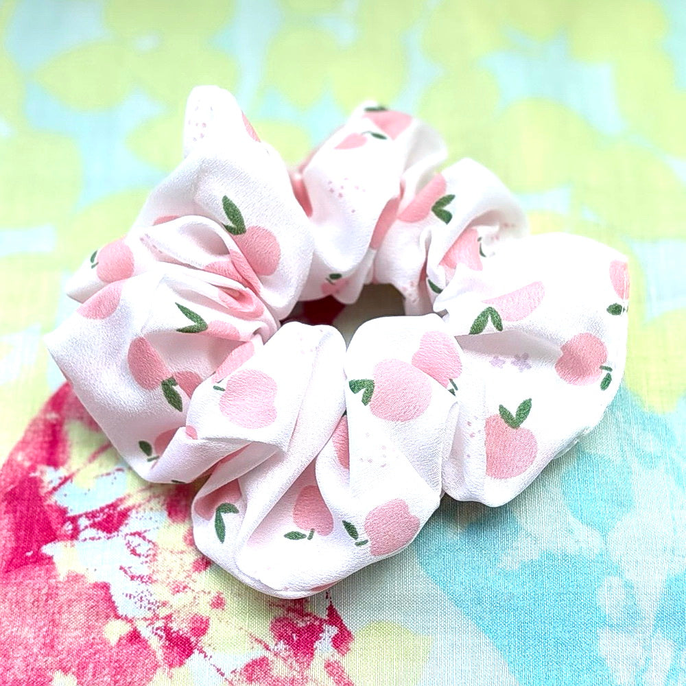 Gros chouchou satiné pomme 13 cm rose