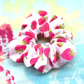 Gros chouchou satiné fraise 13 cm, fuschia