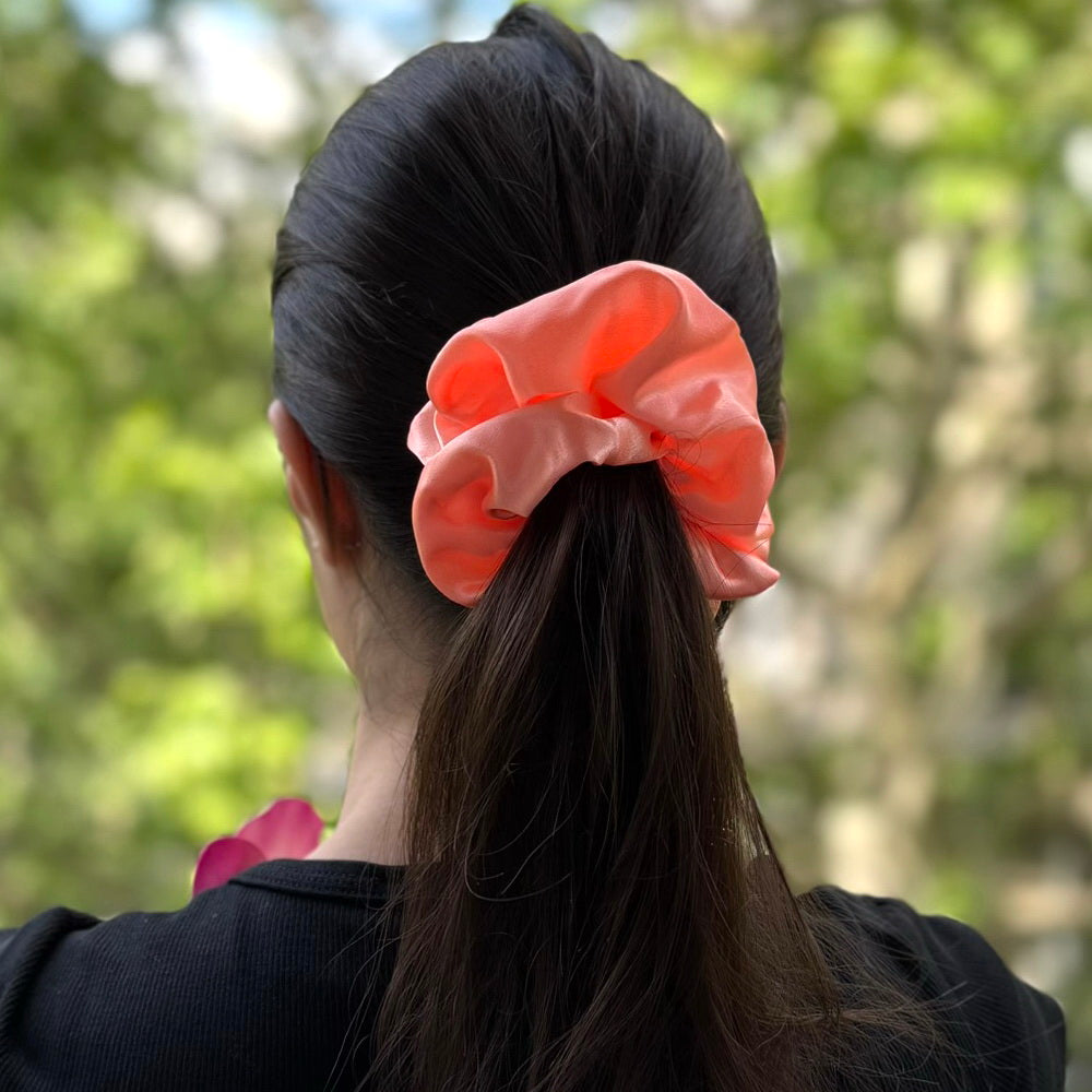 Gros chouchou en satin saumon clair pour cheveux 13 cm, accessoire cheveux