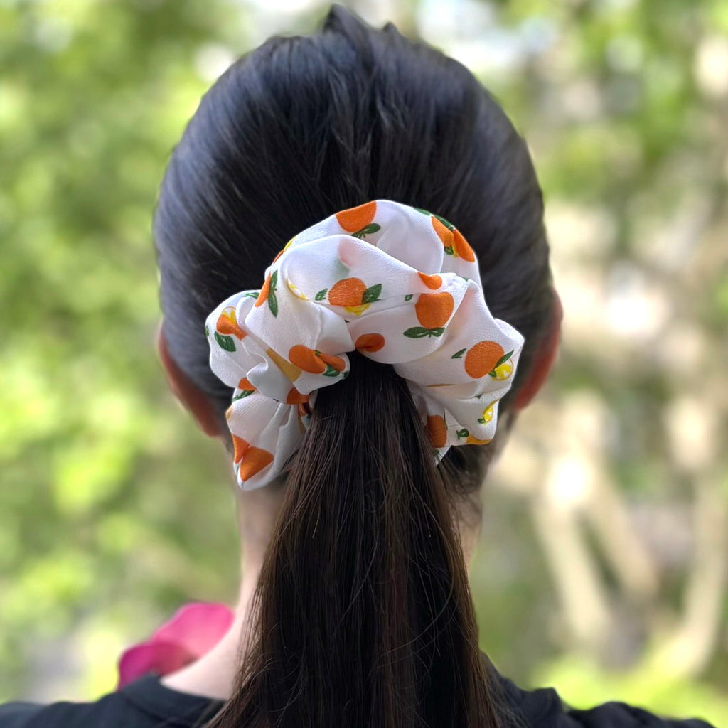 Gros chouchou satiné orange 13 cm, accessoire cheveux