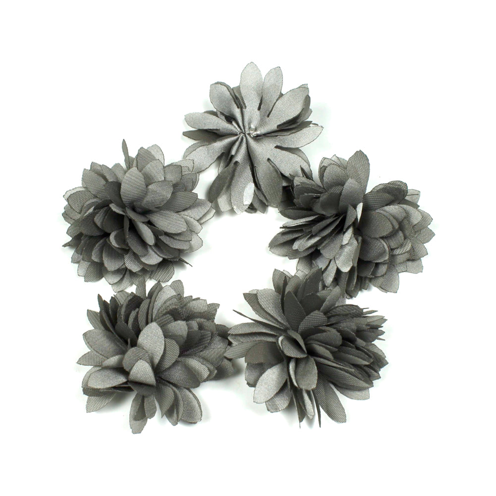 Lot de 5 petites fleurs en tissu satiné 4.5 cm cousues à la main - gris