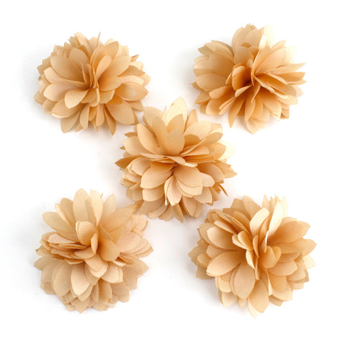 5 petites fleurs en tissu satiné 4.5 cm cousues à la main - beige moyen